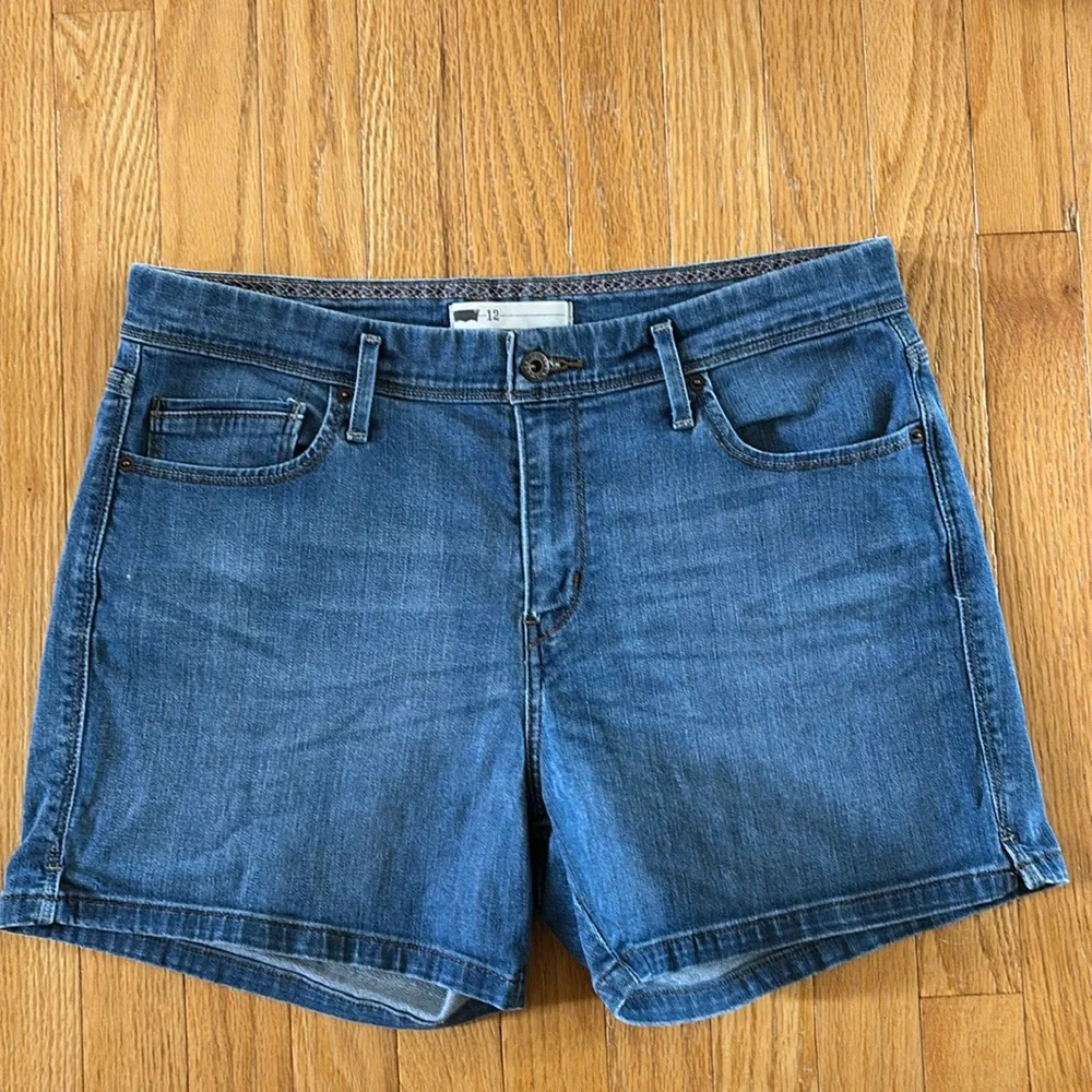 Levi’s‎ Jean Denim Shorts stretch 5” inseam women’s size 12